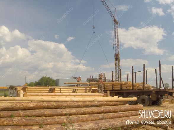 Разборка и погрузка сруба на рубочной площадке в Шувое.